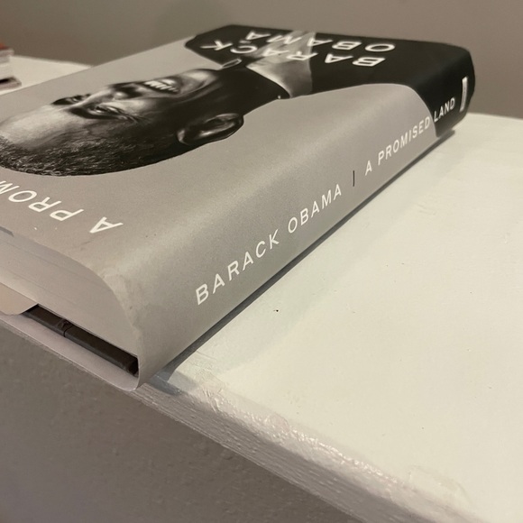 Obama First Edition Memoir Set Hardcover A Promised Land & Becoming - Picture 10 of 15